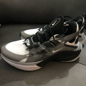 Men’s Nike Signal D/MS/X sneaker